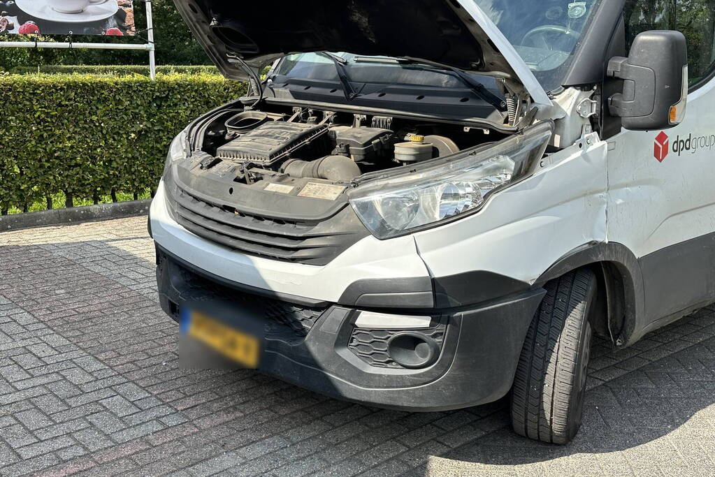 Schade bij ongeval tussen auto en bestelbus