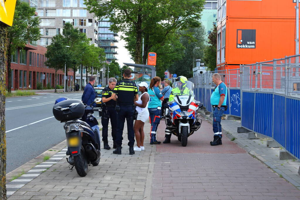 Fietser slaat op de vlucht na botsing met auto