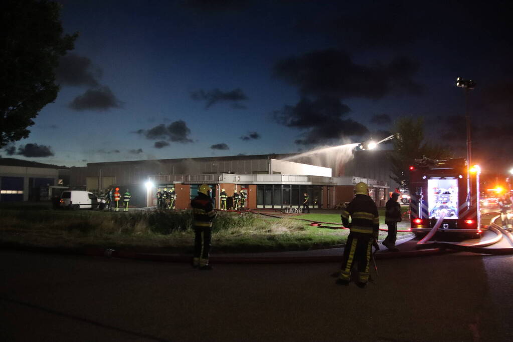 Grote brand in bedrijfspand