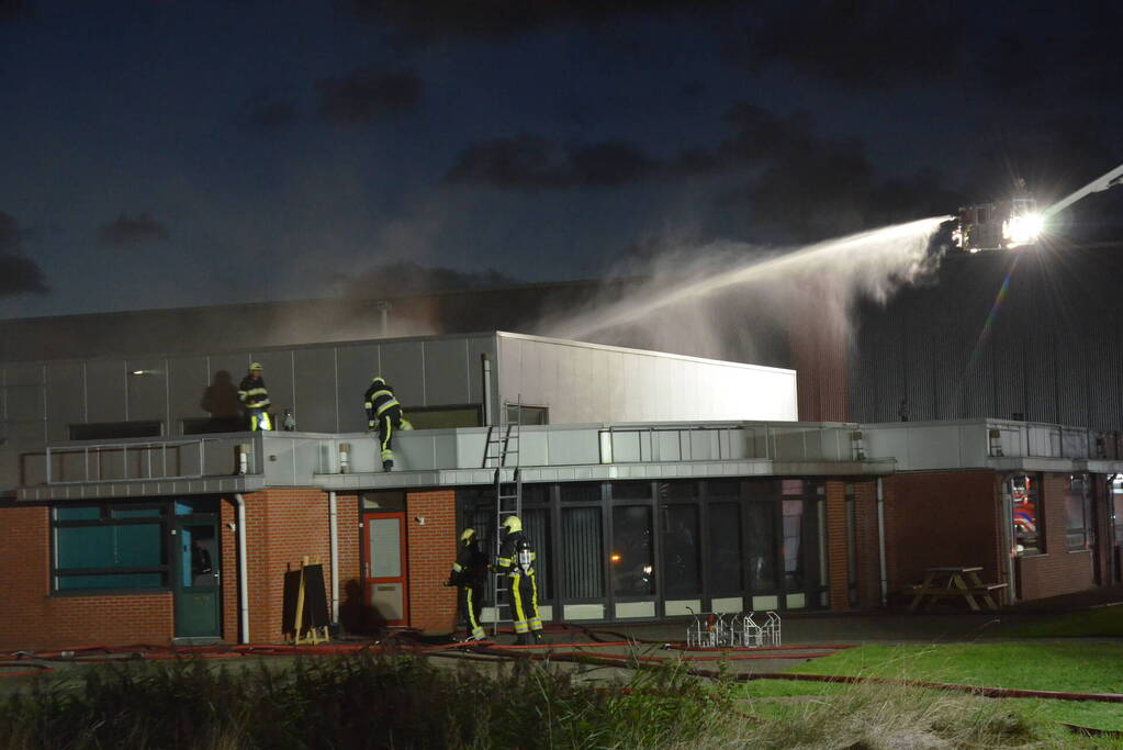 Grote brand in bedrijfspand