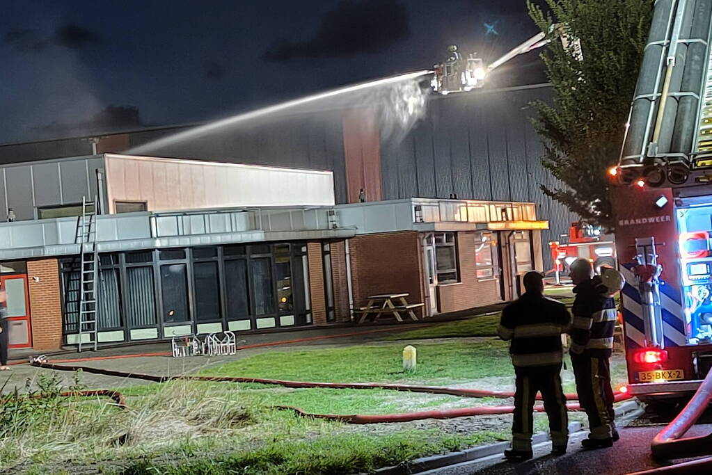 Grote brand in bedrijfspand