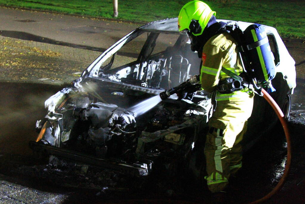 Auto's verwoest door brand