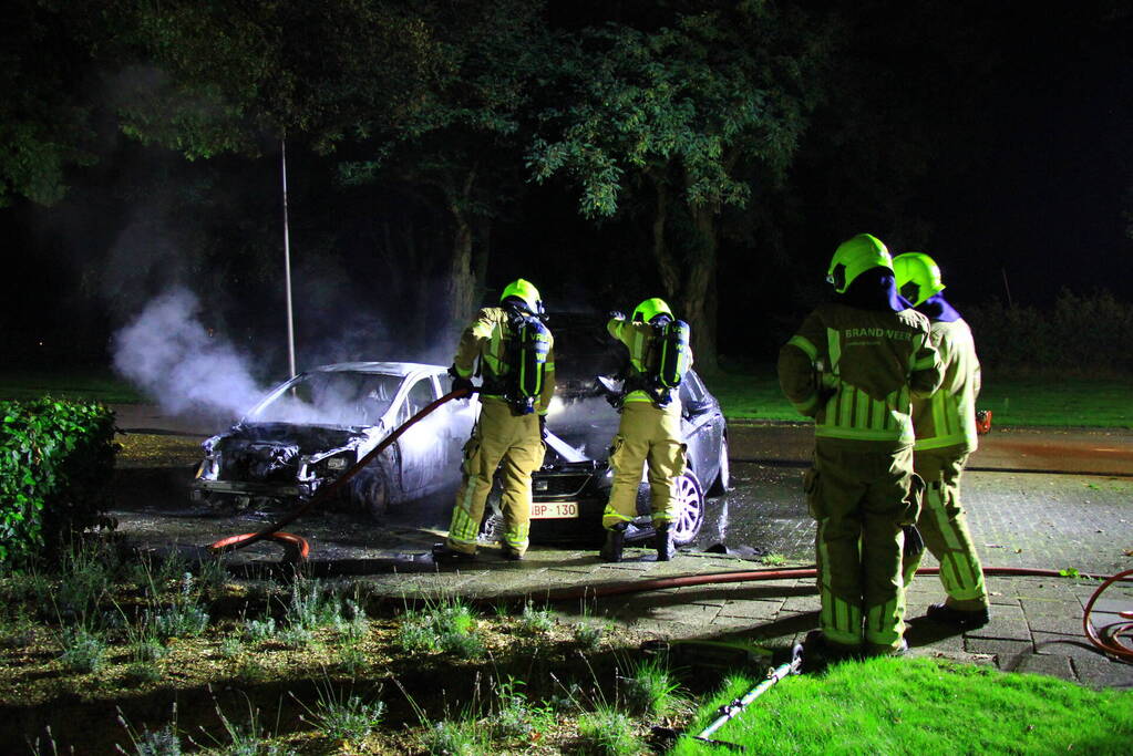 Auto's verwoest door brand