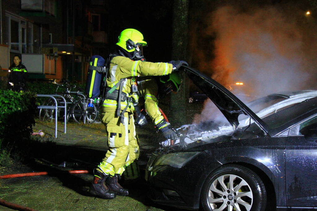 Auto's verwoest door brand