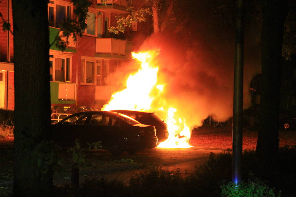 Auto's verwoest door brand