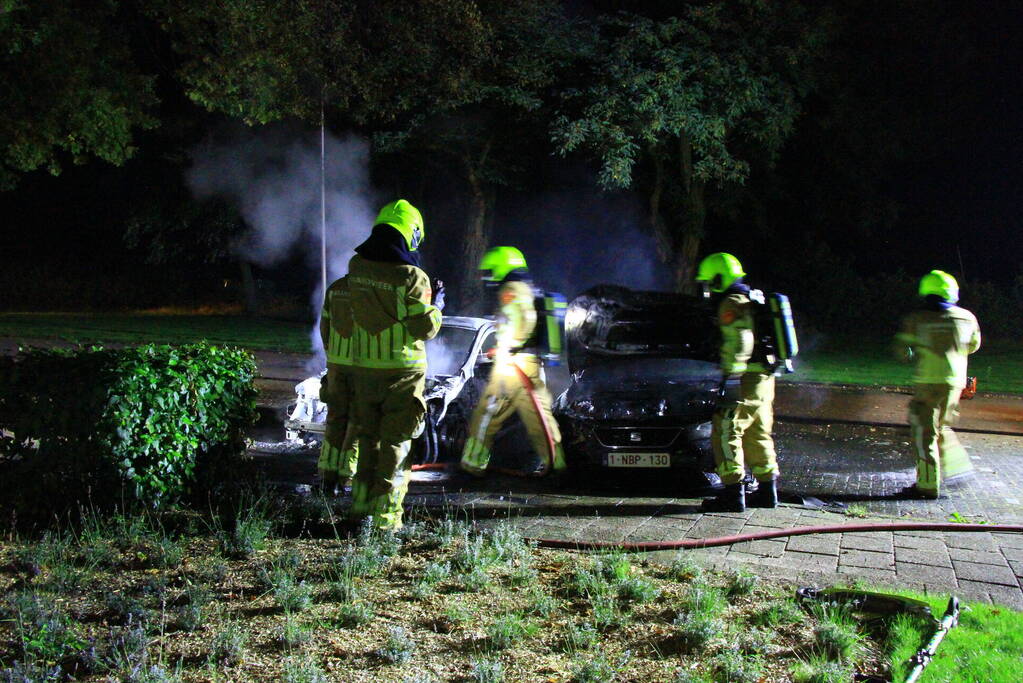 Auto's verwoest door brand