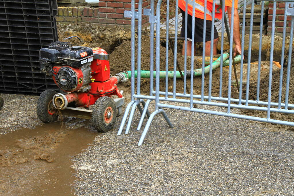 Waterleiding breekt tijdens werkzaamheden