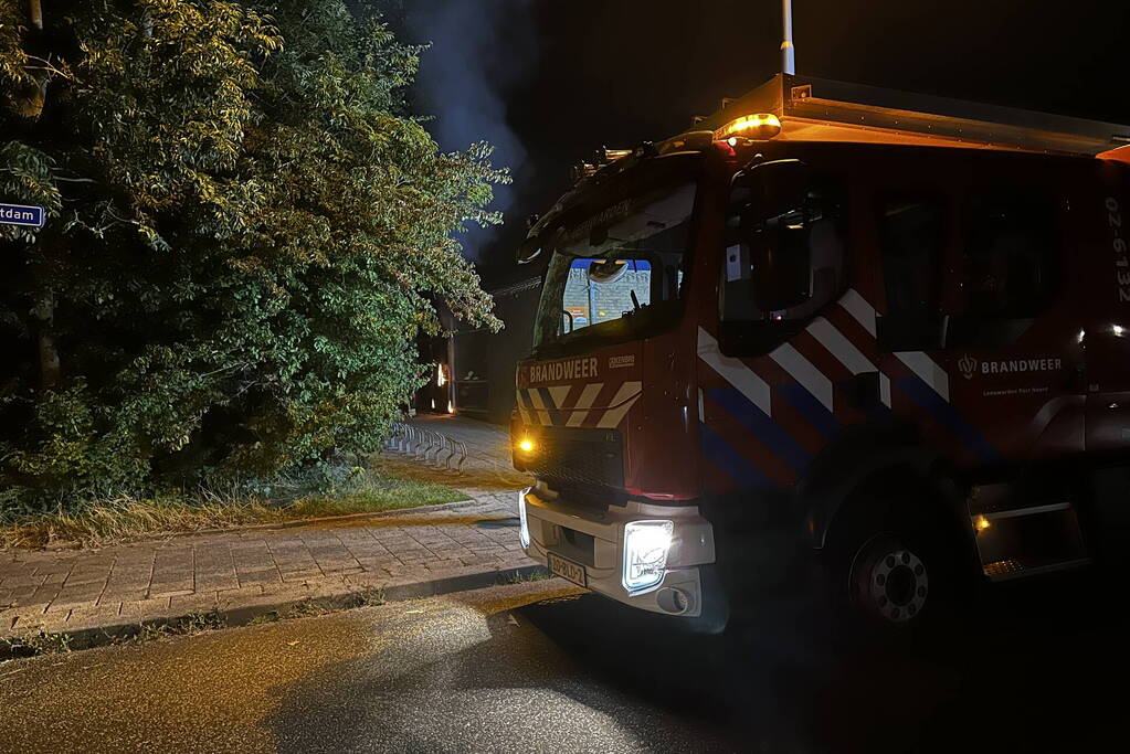 Deur in brand van oude gymzaal