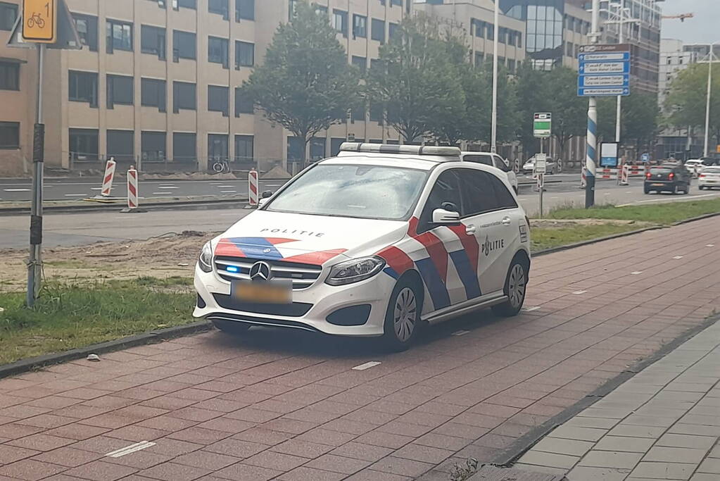 Twee fietsers botsen op elkaar