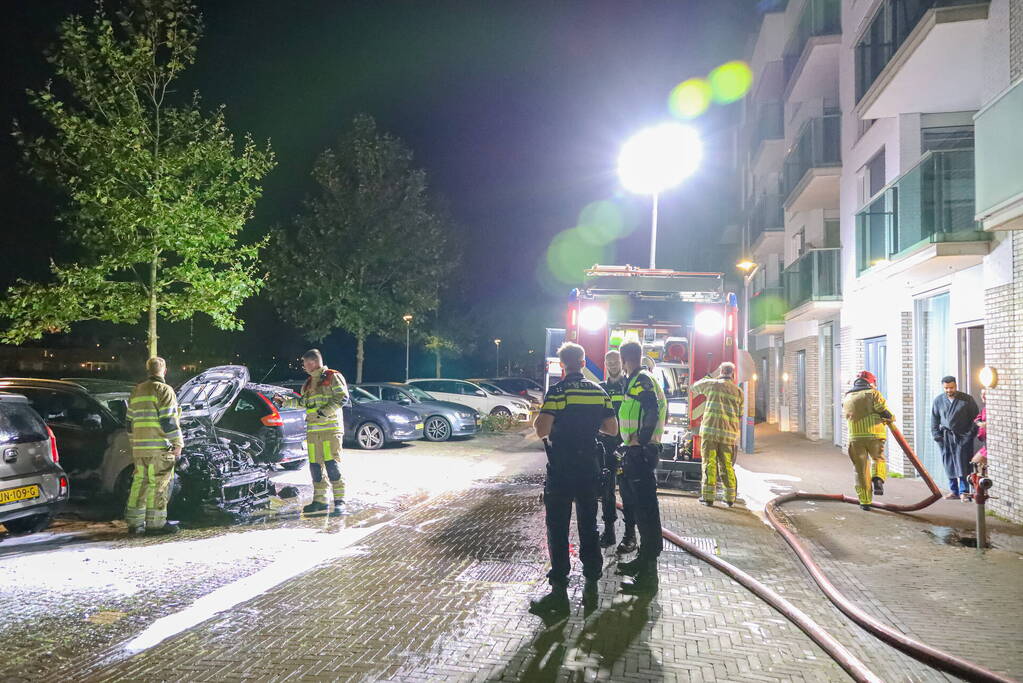 Personenauto zwaar beschadigd door brand