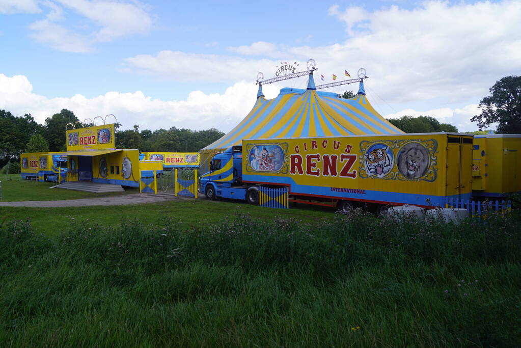 Opbouwen van circus begonnen