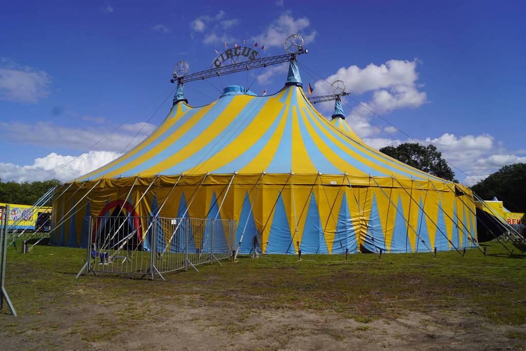 Opbouwen van circus begonnen