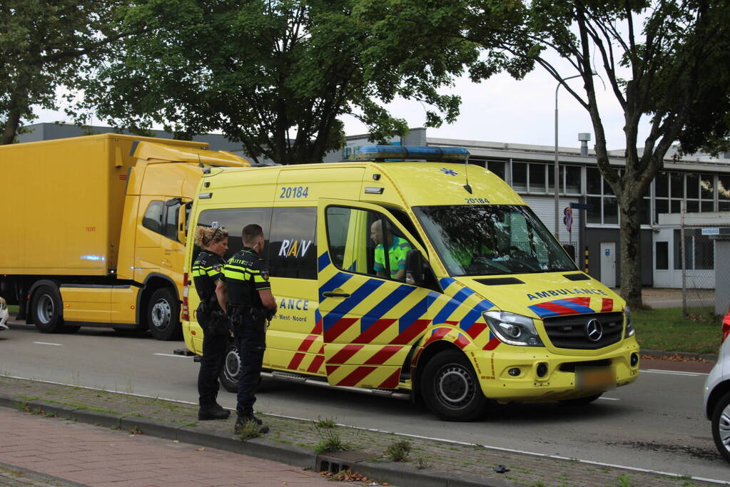 Persoon gewond bij botsing tussen drie voertuigen