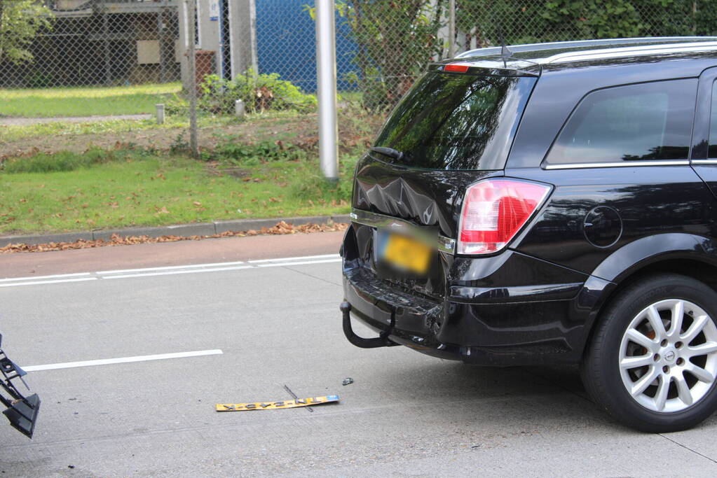 Persoon gewond bij botsing tussen drie voertuigen