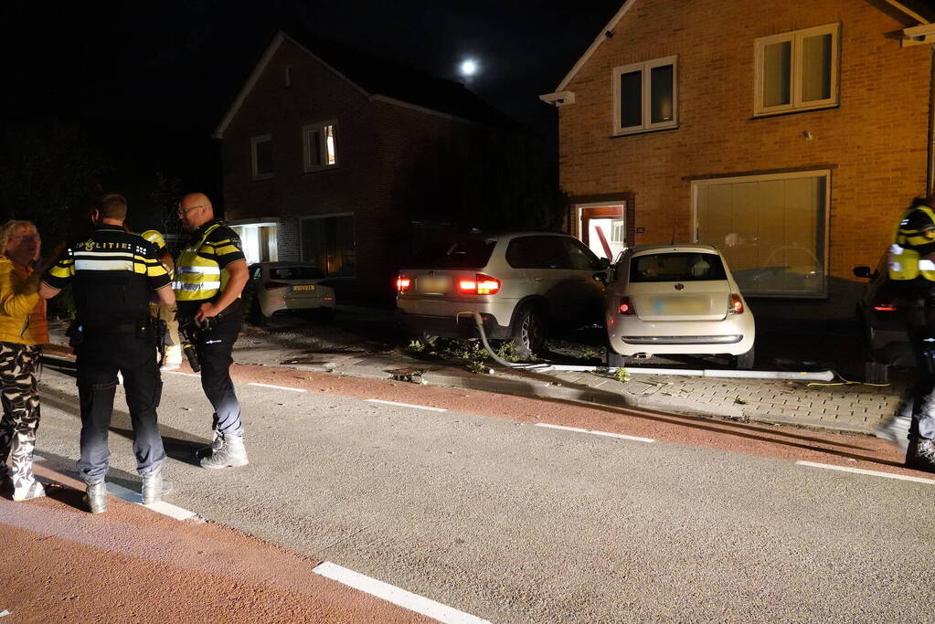 Automobilist richt ravage aan bij eenzijdig ongeval