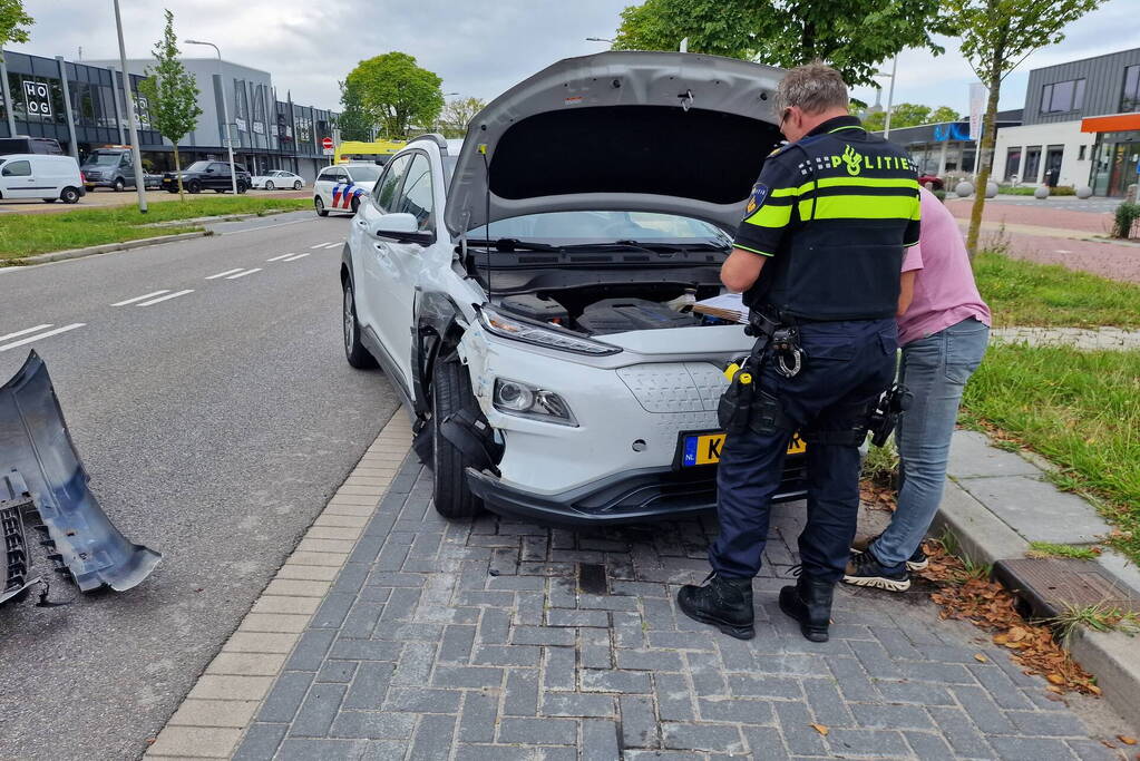 Auto belandt op zijn kop bij ongeval