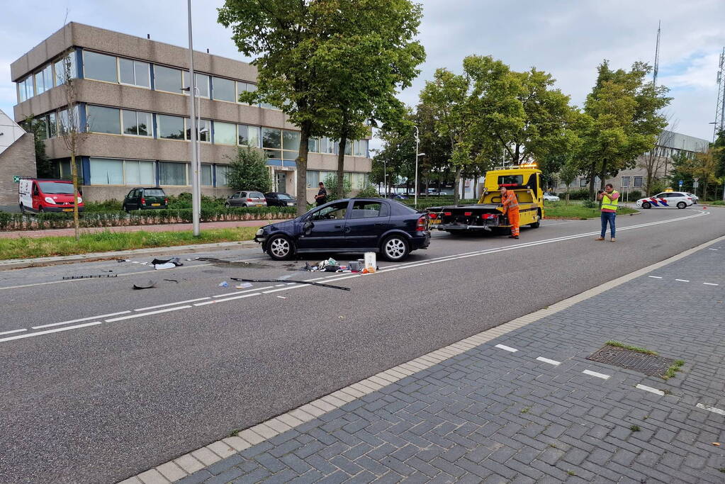 Auto belandt op zijn kop bij ongeval