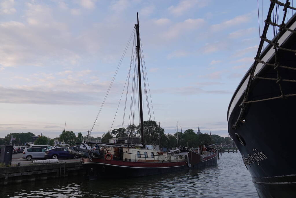 Mast breekt op schip met twintig kinderen