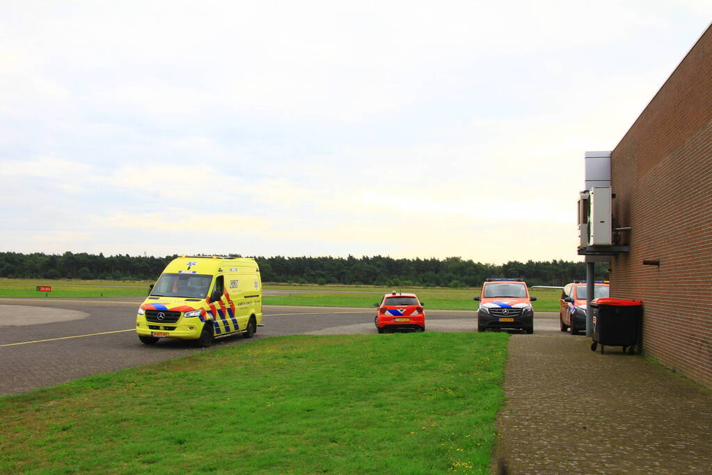 Vliegtuig in brand na crash bij luchthaven