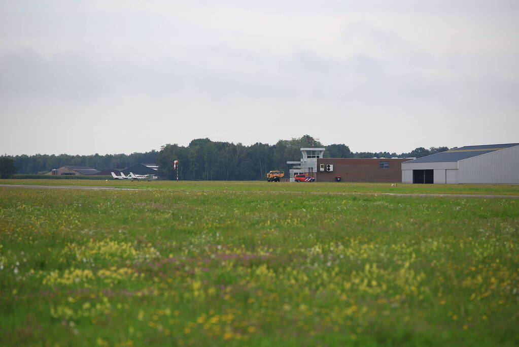 Vliegtuig in brand na crash bij luchthaven