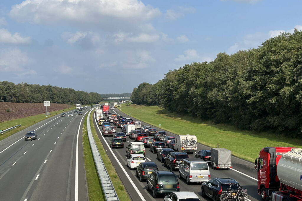 Grote file door ongeval met vrachtwagen