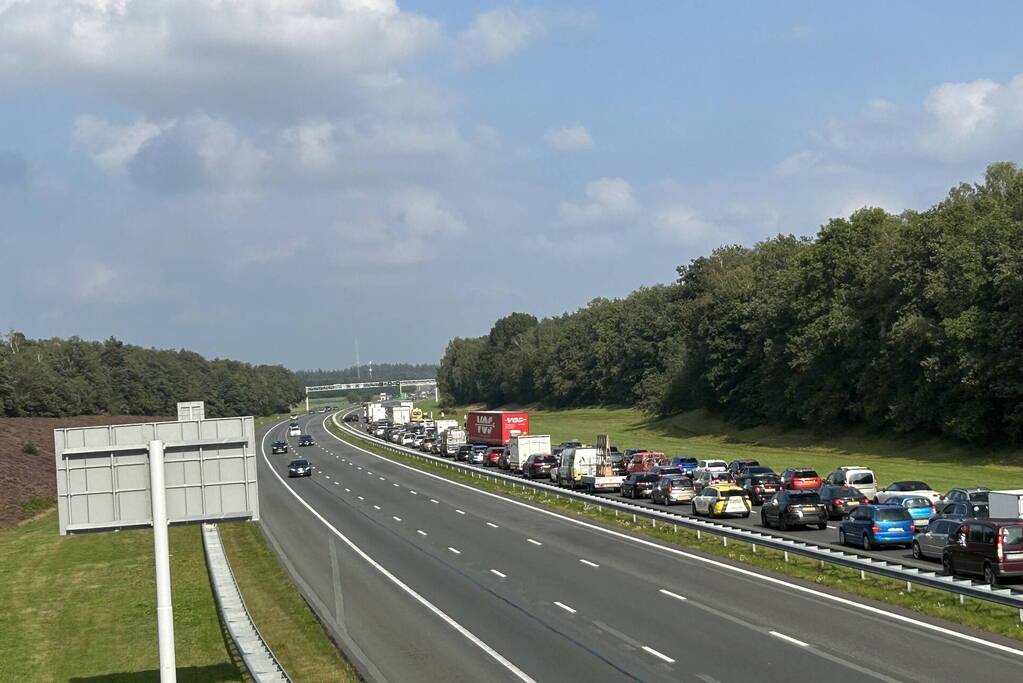 Grote file door ongeval met vrachtwagen