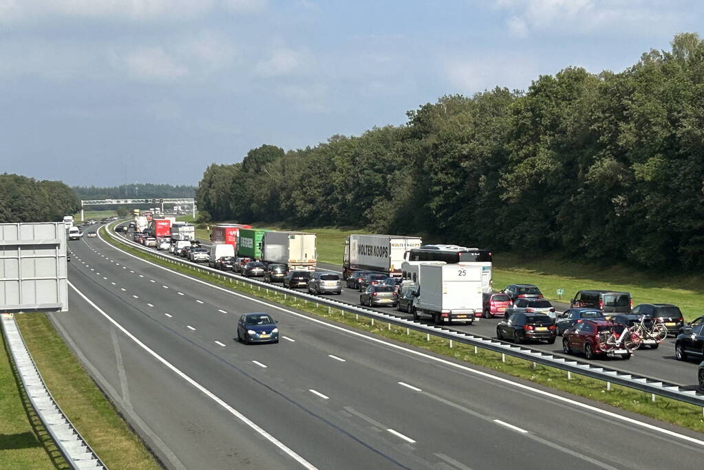 Grote file door ongeval met vrachtwagen