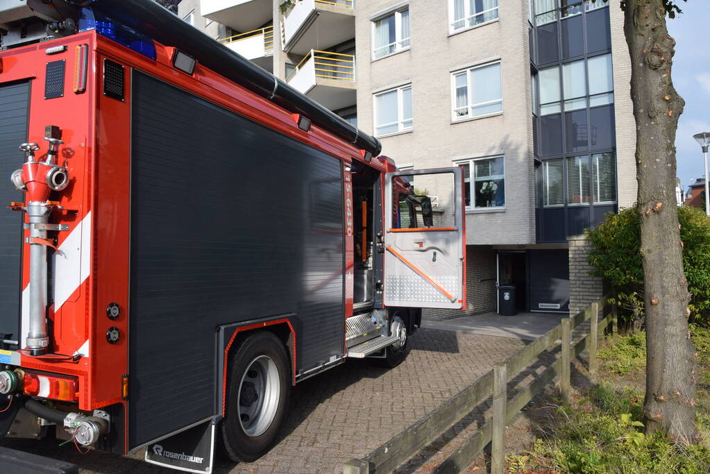 Brandweer controleert parkeergarage vanwege gaslucht