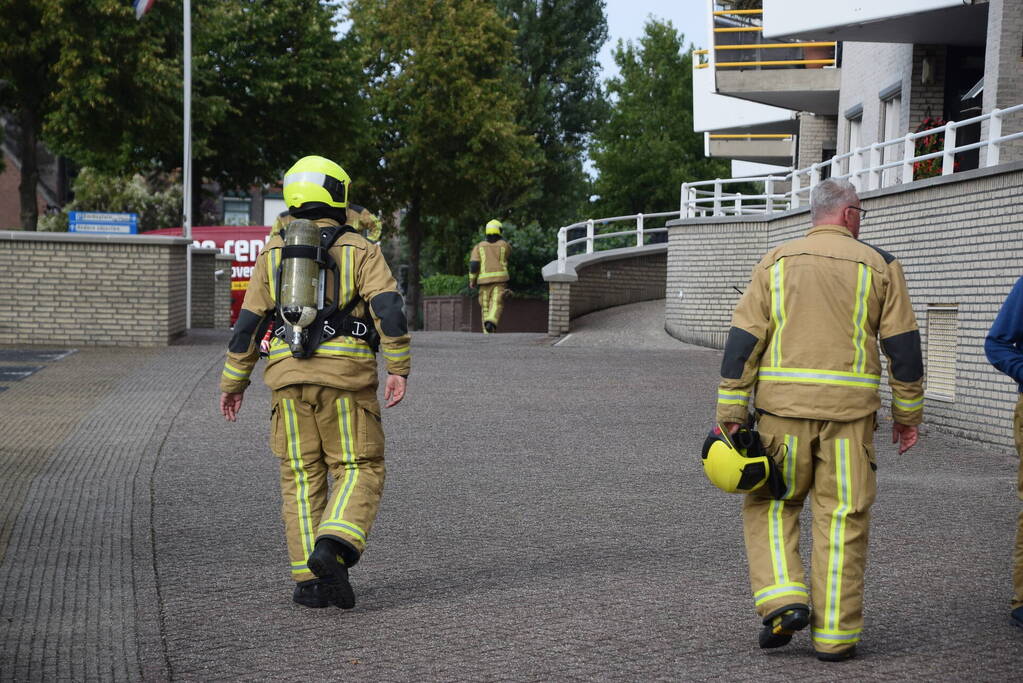 Brandweer controleert parkeergarage vanwege gaslucht