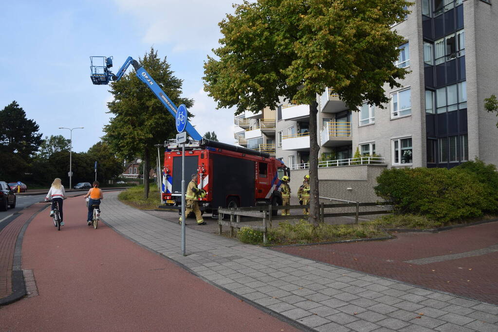 Brandweer controleert parkeergarage vanwege gaslucht