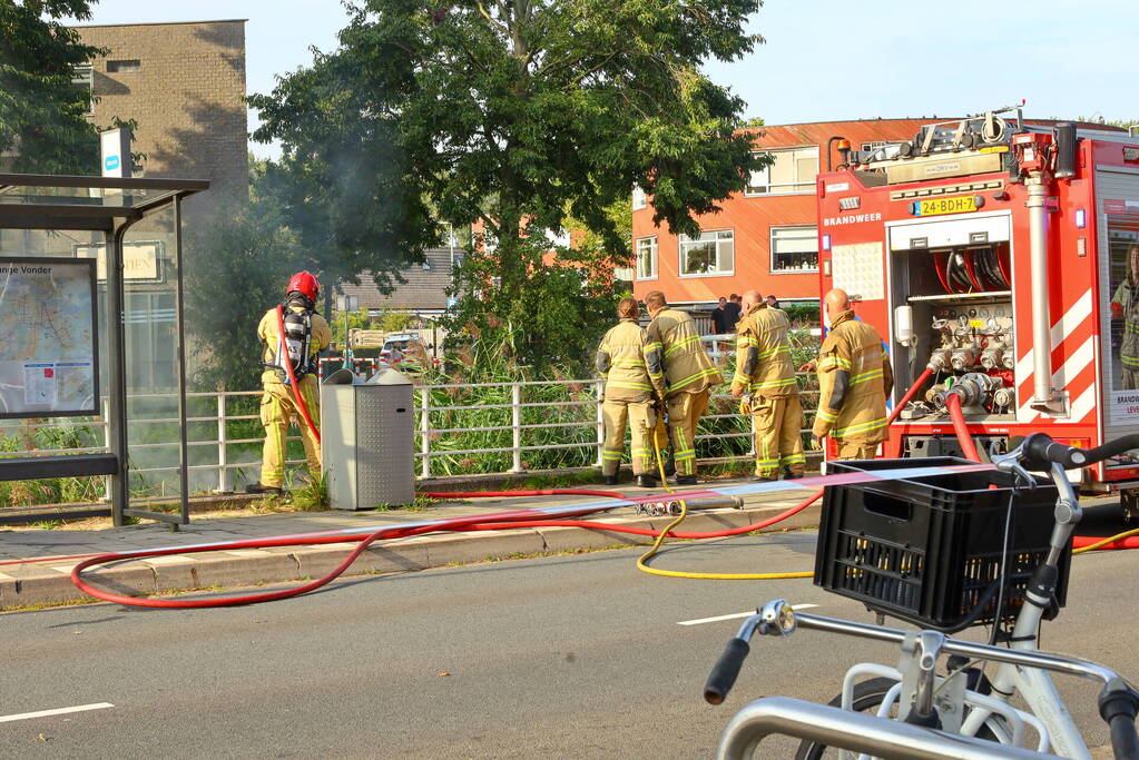 Motorboot volledig uitgebrand na explosie