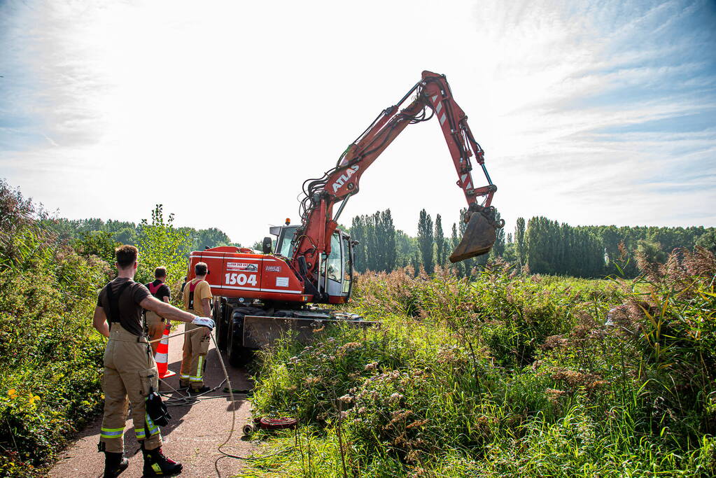 Brandweer ingezet voor paard in diepe sloot