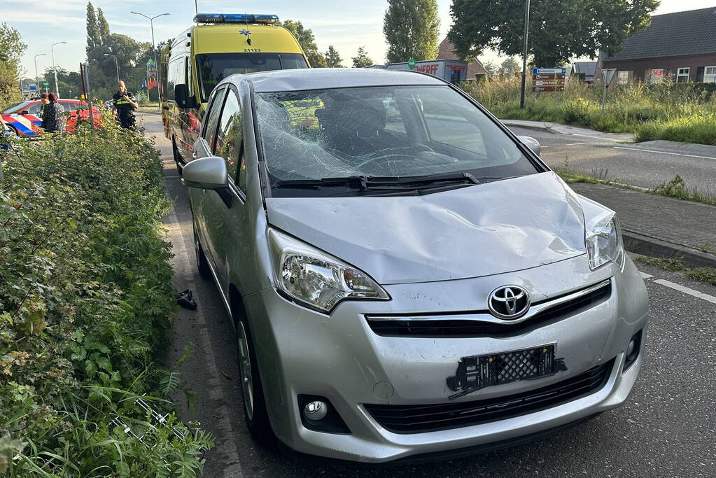 Fietser ernstig gewond bij botsing met automobilist