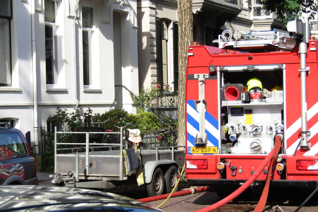 Brand op dak van woning