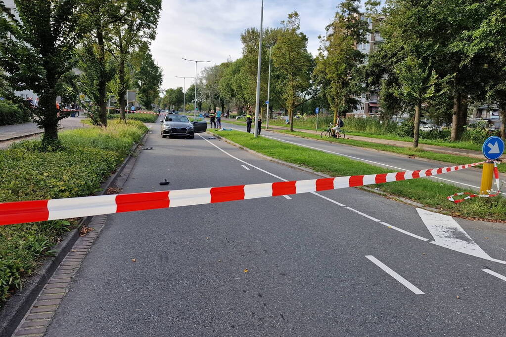 Persoon op elektrische step zwaargewond bij botsing