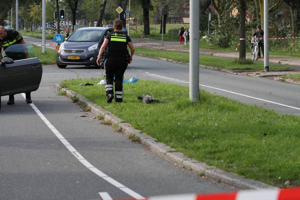 Persoon op elektrische step zwaargewond bij botsing