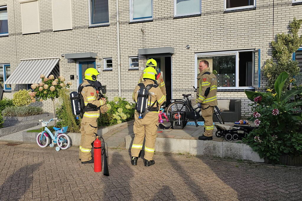 Steekvlam door bluspoging brand in pan met olie