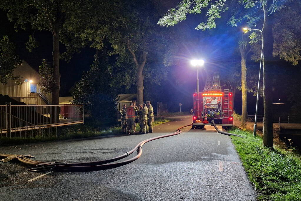 Brandweer uren bezig met brand bij grasdrogerij