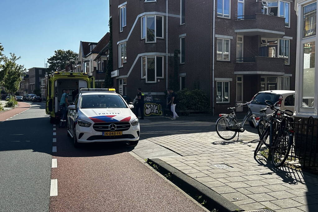 Personenauto rijdt fietser aan en vertrekt