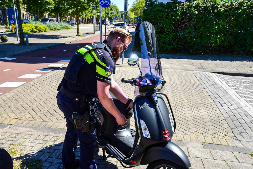 Scooterrijdster gewond bij aanrijding