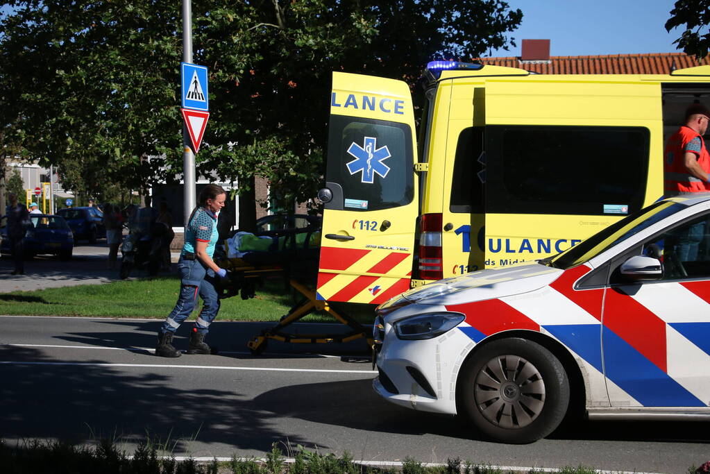 Automobilist laat zwaargewonde fietser achter en rijdt door