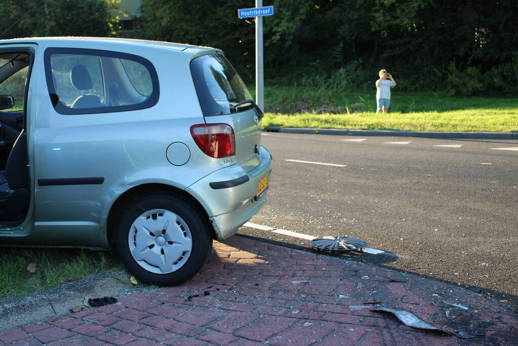 Veel schade na botsing tussen auto's