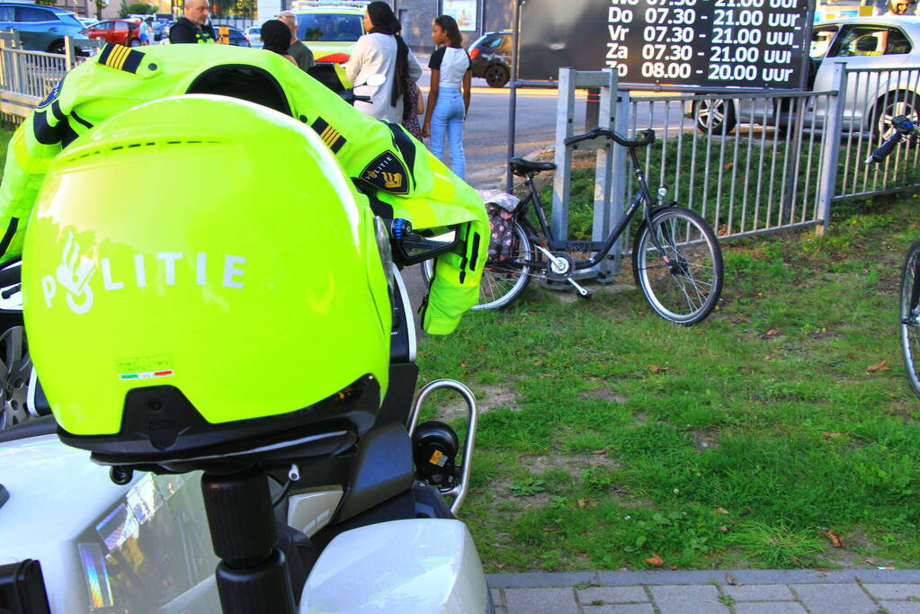 Fietser aangereden bij inrit supermarkt