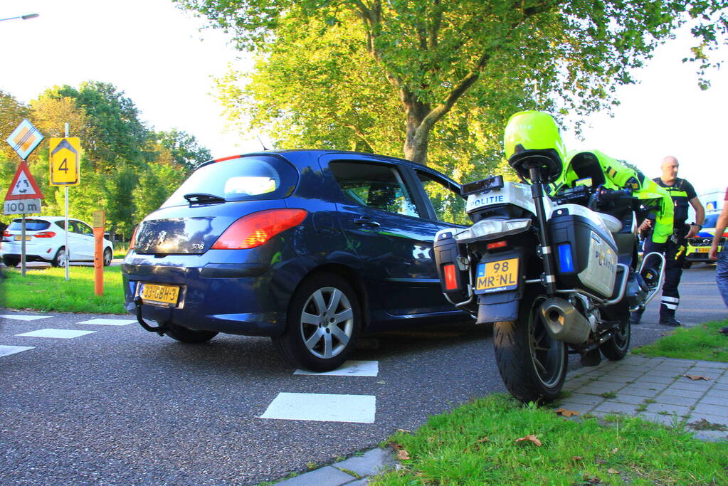 Fietser aangereden bij inrit supermarkt