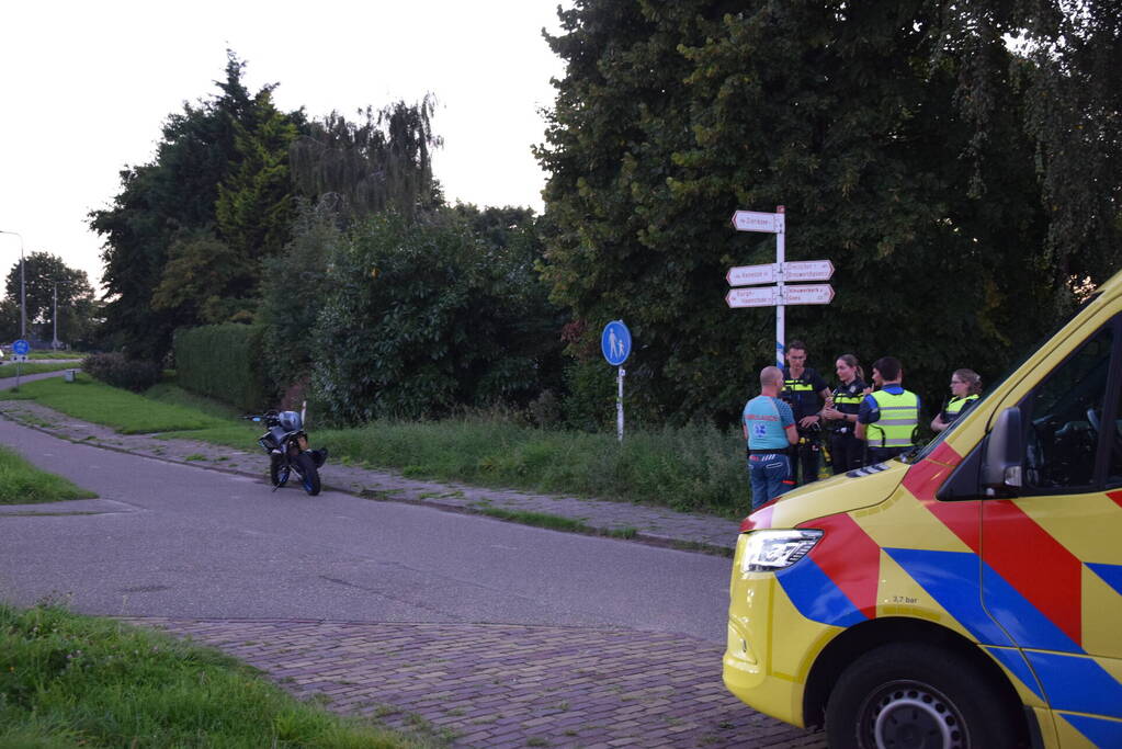 Gewonde na ongeval tussen brommer en wielrenner