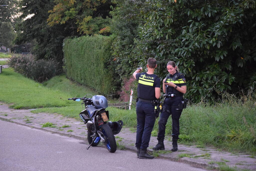 Gewonde na ongeval tussen brommer en wielrenner