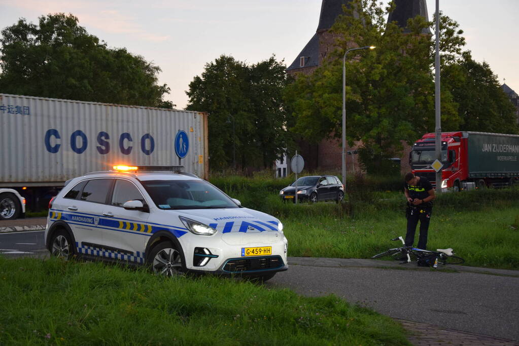 Gewonde na ongeval tussen brommer en wielrenner