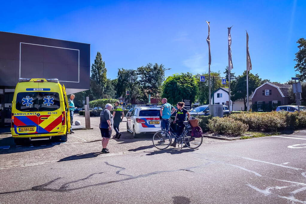 Taxichauffeur ziet fietsster over het hoofd