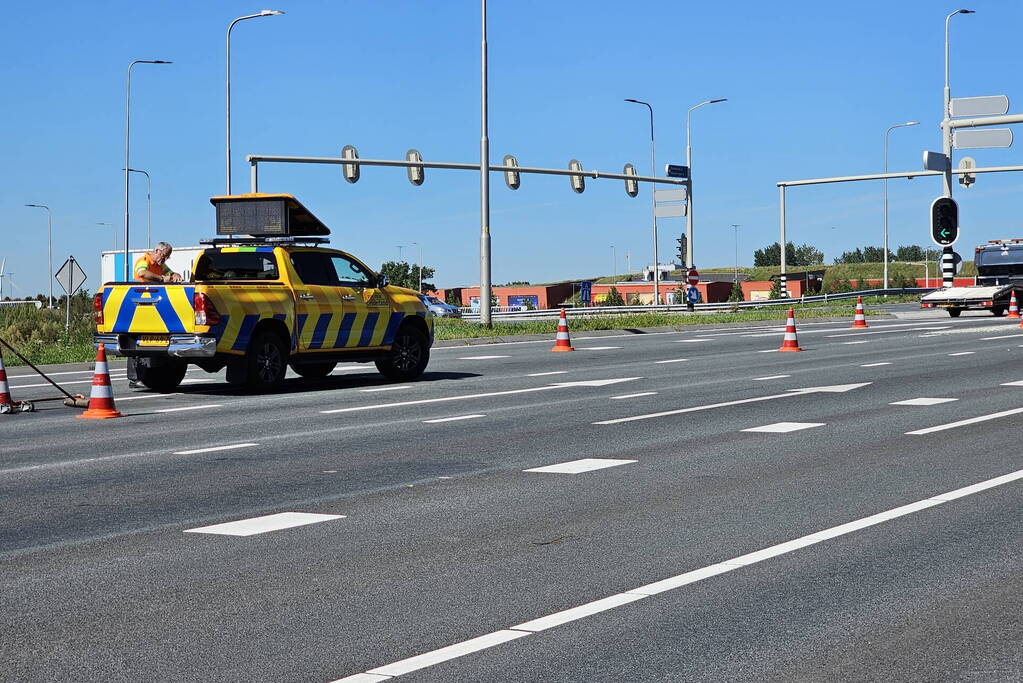 Opnieuw verliest vrachtwagen lading