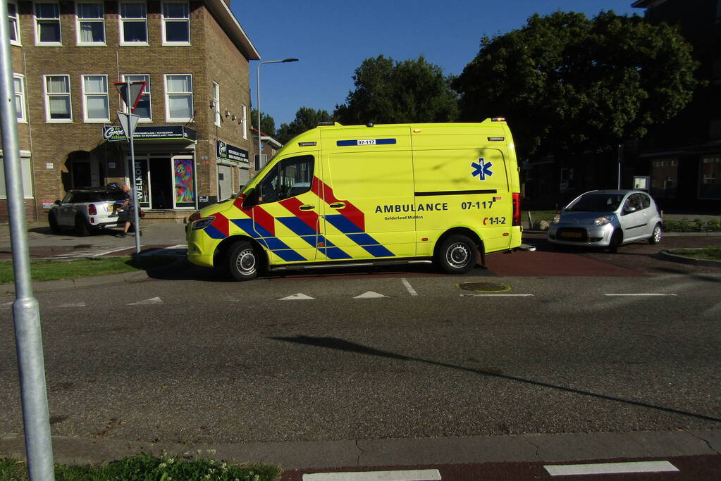 Aanrijding tussen een bakfiets en personenauto